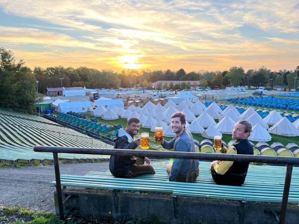 Festanation Oktoberfest Camp #2 Hotell München Exteriör bild
